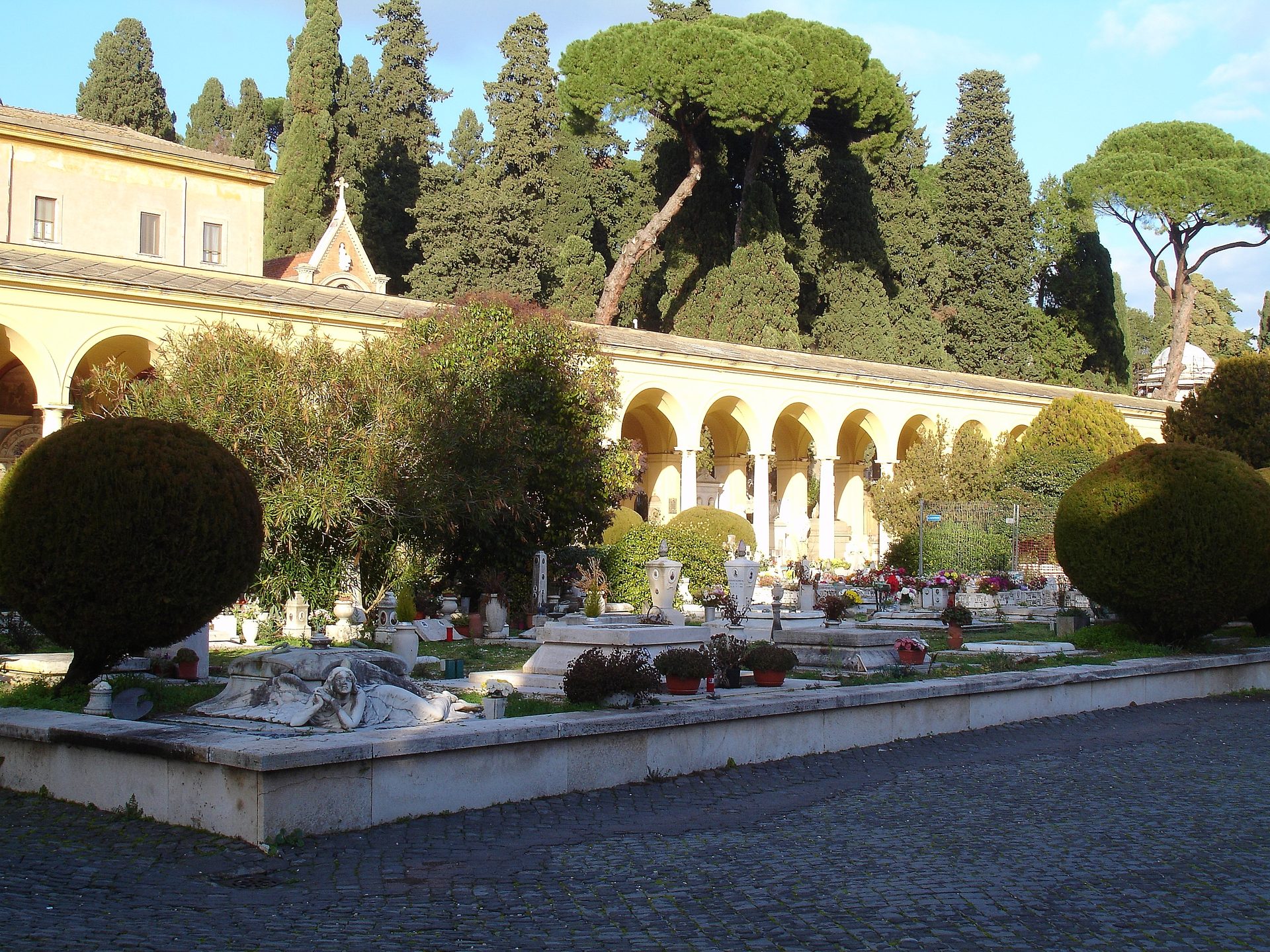 Alessandri's tomb-02.JPG